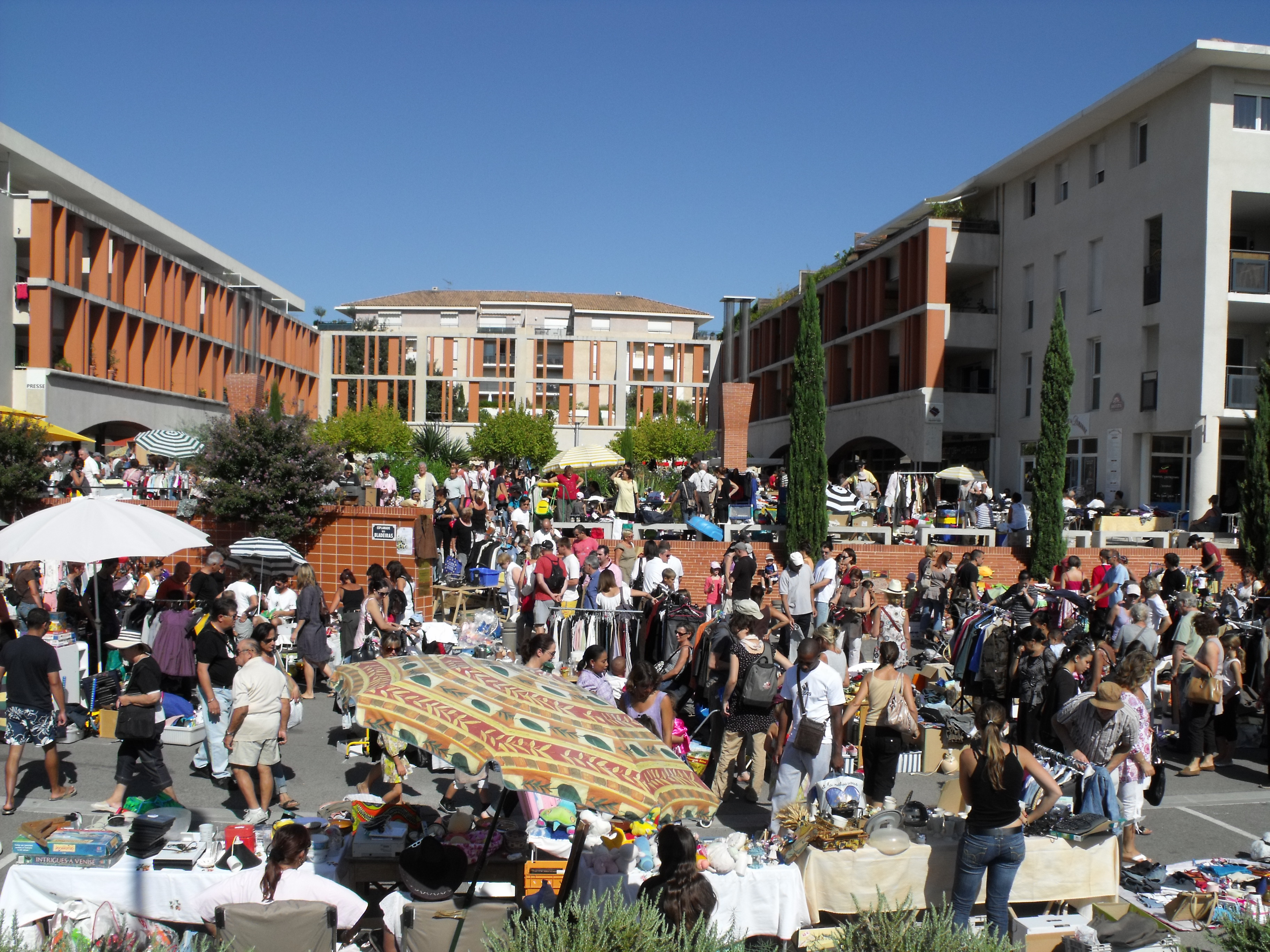 vide grenier de la Duranne