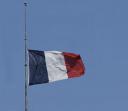 le-drapeau-francais-en-berne_imagelarge.jpg